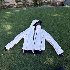 Kemper White Hooded Snowboard Jacket with Black Accents